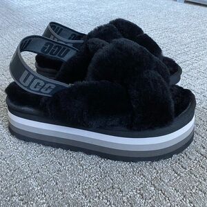 UGG Disco Knot Fuzzy Fur Slip On Sandals Platform Shoes Platforms Slip-on Size 8